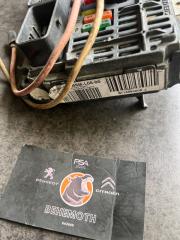 Запчасть блок предохранителей под капот Citroen C5