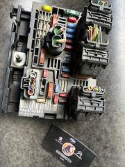 Блок предохранителей под капот Citroen C4 Picasso Б/У Блок предохранителей под капот Citroen C4 Picasso