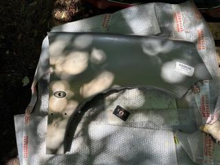 Крыло переднее правое