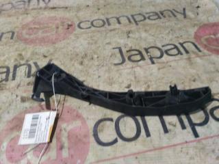 Запчасть кронштейн бампера передний правый Toyota Prius 2003-2009