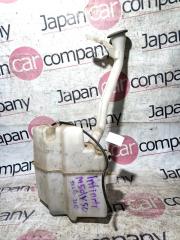 Запчасть бачок омывателя Infiniti M 2004-2010