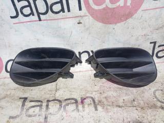 Запчасть решетка в бампер передняя Toyota Yaris 2005-2011