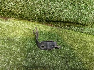 Запчасть кронштейн передний левый VOLKSWAGEN Touareg 2011