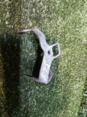 Запчасть кронштейн задний правый VOLKSWAGEN Touareg 2011