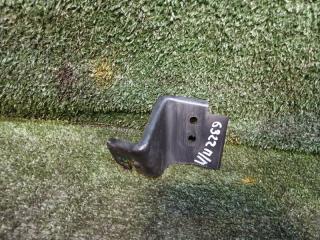 Фото запчасти кронштейн передний левый Infiniti Q50 2014 Б/У запчасть Запчасть кронштейн передний левый Infiniti Q50 2014