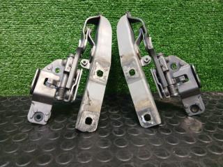 Фото запчасти накладка петли капота Infiniti Q50 2014 Б/У запчасть Запчасть накладка петли капота Infiniti Q50 2014