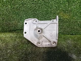 Запчасть кронштейн Mitsubishi Pajero 2002