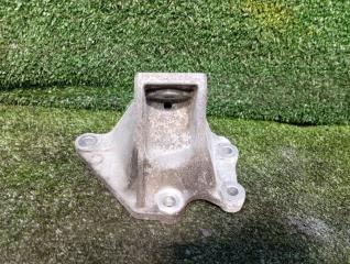 Кронштейн левый Mitsubishi Pajero 2002