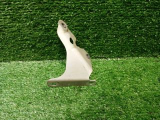 Запчасть кронштейн передний правый Audi Q7 2011