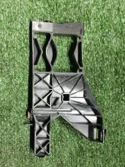 Запчасть кронштейн передний левый Audi A6 C7 2012