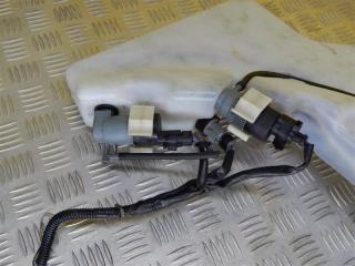 Насос (моторчик) омывателя фар Nissan Navara (D40) 2004-2015 2011 Б/У Насос (моторчик) омывателя фар Nissan Navara (D40) 2004-2015 2011