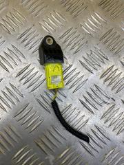 Фото запчасти датчик удара Toyota Rav 4 (CA40) (2012-2019) 2013 Б/У запчасть Запчасть датчик удара Toyota Rav 4 (CA40) (2012-2019) 2013