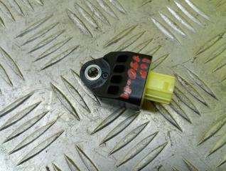 Фото запчасти датчик удара Toyota Land Cruiser Prado 150 (2009-2023) 2011 Б/У запчасть Запчасть датчик удара Toyota Land Cruiser Prado 150 (2009-2023) 2011