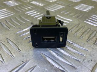 Разъем AUX / USB Fiat Fullback 2015 - 2020 2016 Б/У Разъем AUX / USB Fiat Fullback 2015 - 2020 2016
