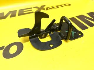 Запчасть крюк замка капота Audi TT