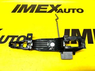 Запчасть кронштейн ручки двери правый Mazda 6