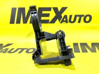 Фото запчасти кронштейн радиатора правый Mercedes-Benz GLC контрактная запчасть Запчасть кронштейн радиатора правый Mercedes-Benz GLC