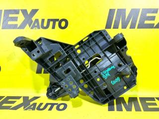 Запчасть кронштейн фары левый Porsche Cayenne