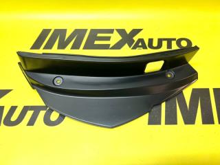 Запчасть накладка на фонарь левая Subaru Outback