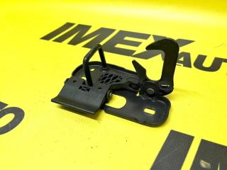 Запчасть крюк замка капота Volkswagen Touran 2006-2010