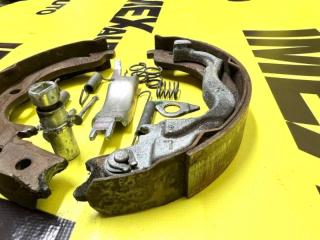 Колодки стояночного тормоза левые Lancer 10 2012 4B11T