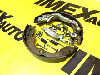 Колодки стояночного тормоза правые Mitsubishi Lancer 10 4B11T