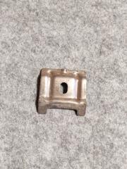 Запчасть крепление аккумулятора Skoda Octavia 08-13