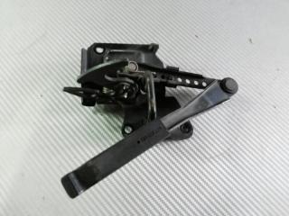 Крюк капота передний Audi A6 Allroad 2001-2005