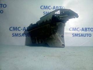 Кронштейн замка двери правый Volvo C30 2007-2010