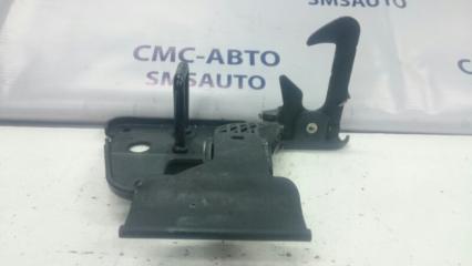 Крюк капота Audi A6 2005