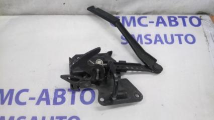 Крюк капота Volkswagen Passat