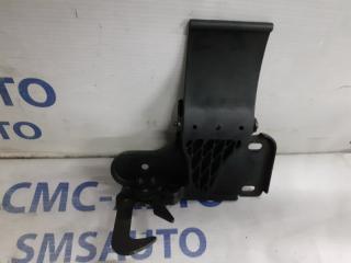 Крюк капота Audi A8