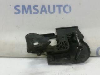 Крюк капота Volkswagen Passat