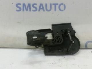 Крюк капота Volkswagen Passat