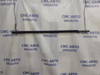 Уплотнитель стекла передний левый Volkswagen Touareg