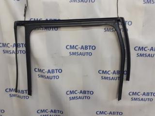 Уплотнитель стекла задний правый Volkswagen Touareg