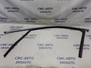 Уплотнитель стекла передний левый Volkswagen Touareg