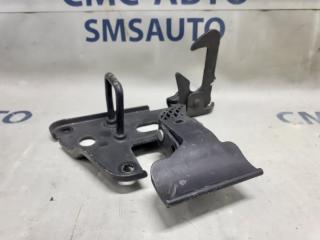 Крюк капота Audi A6 2008-2011