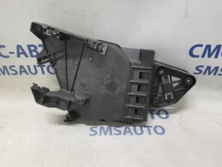 Кронштейн замка двери задний правый Volvo S60