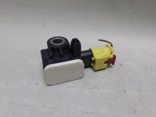 Запчасть датчик удара задний Audi A6