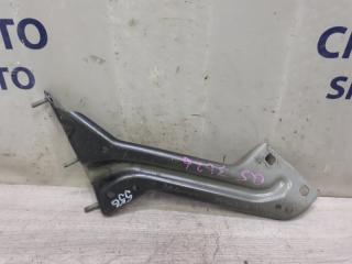 Кронштейн крыла передний правый Audi Q5