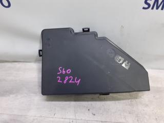 Крышка блока предохранителей Volvo S60