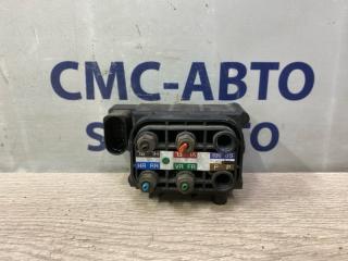 Блок клапанов пневмоподвески Audi A8 2012 контрактная Блок клапанов пневмоподвески Audi A8 2012