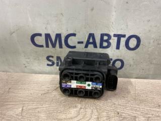 Блок клапанов пневмоподвески Audi A8 2013 контрактная Блок клапанов пневмоподвески Audi A8 2013