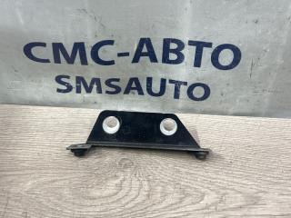 Кронштейн крыла передний правый Audi A8 2011