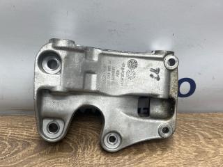 Кронштейн генератора Audi A8 2011