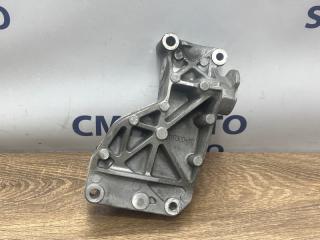 Кронштейн генератора Audi A8 2012