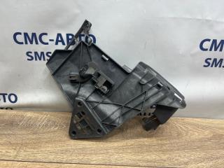 Кронштейн замка двери передний левый Volvo XC60