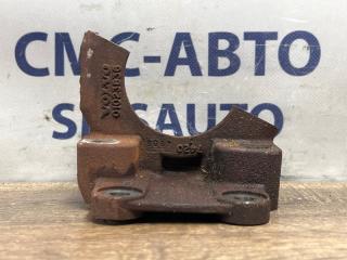 Кронштейн привода передний правый Volvo XC90