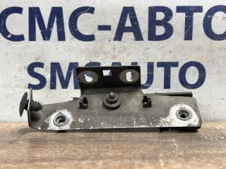 Кронштейн крыла передний правый Audi A8 2013